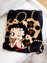 Manta Betty Boop con corazones animal print