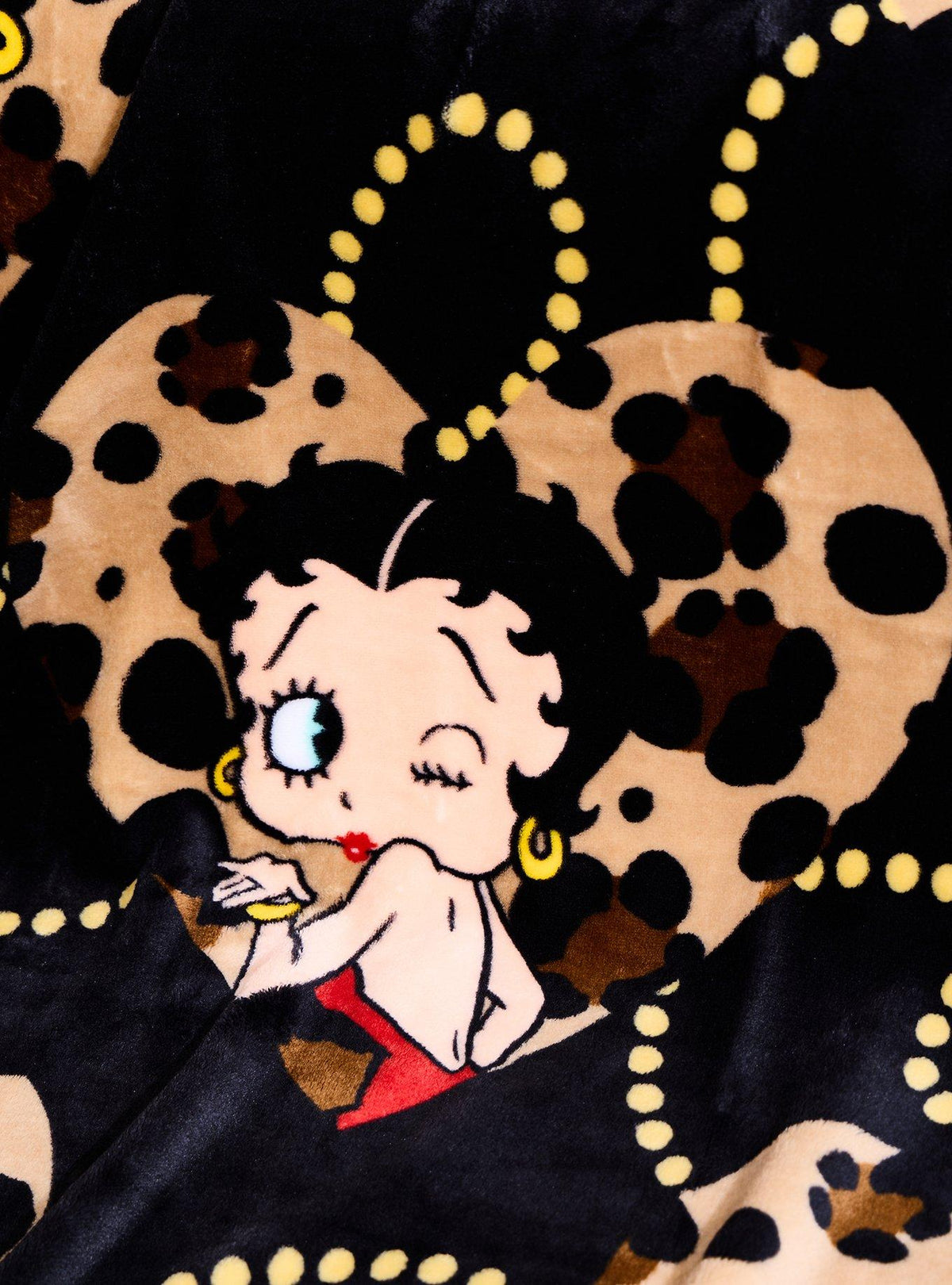 Manta Betty Boop con corazones animal print