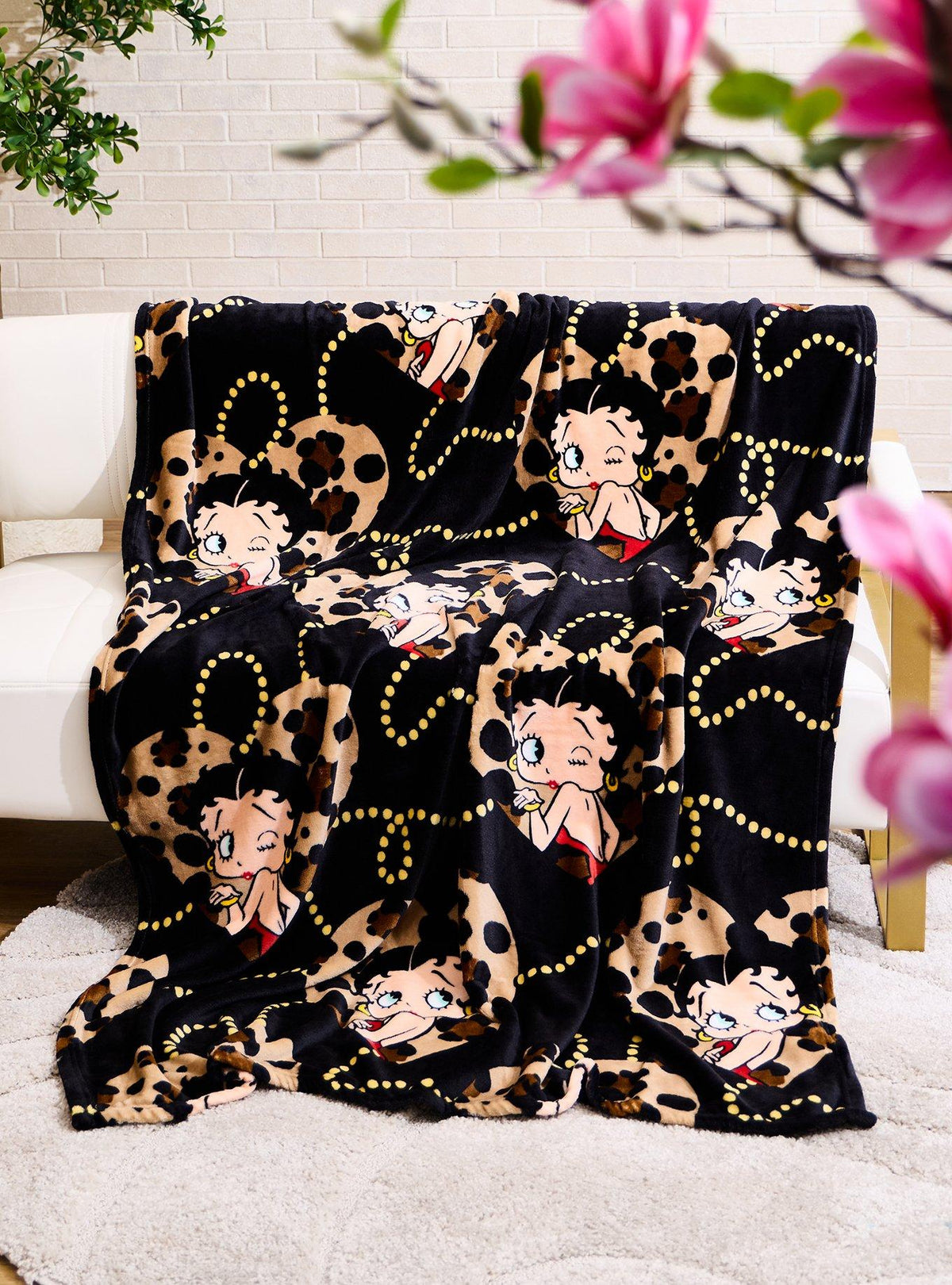 Manta Betty Boop con corazones animal print