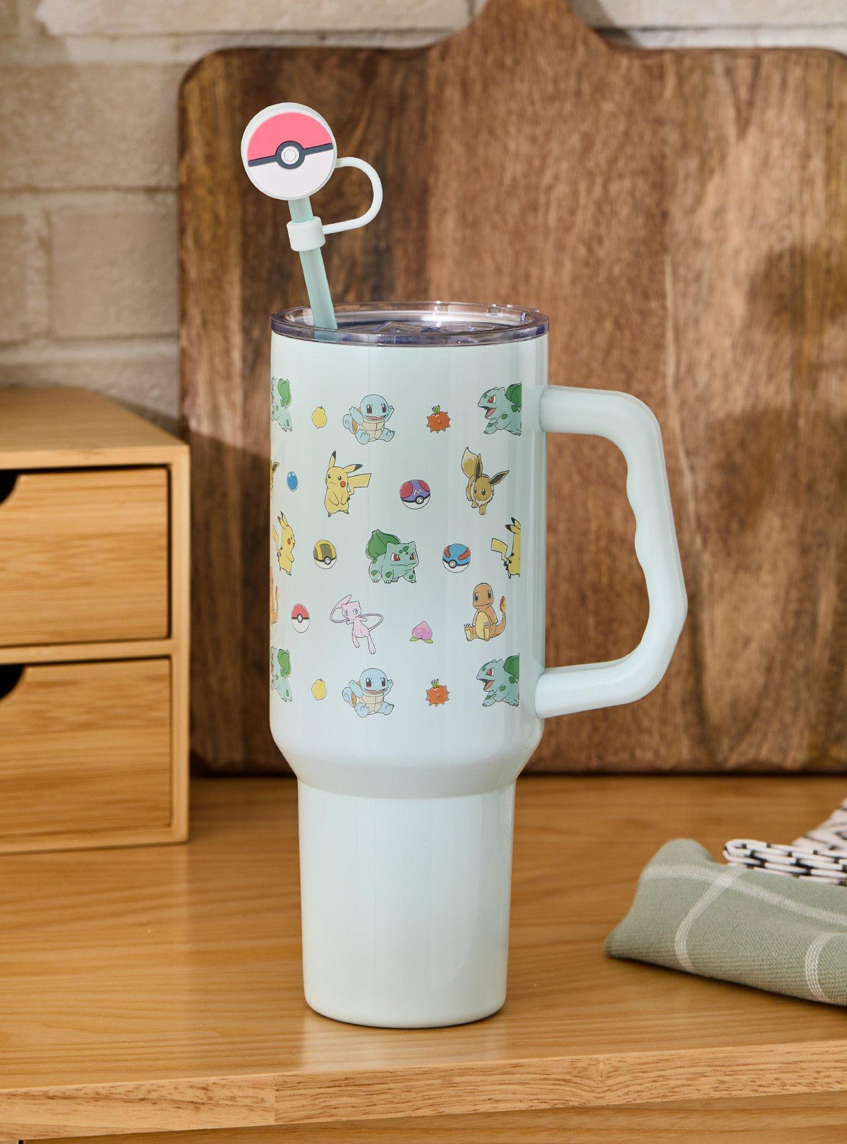 Vaso Pokémon con asa y bombilla