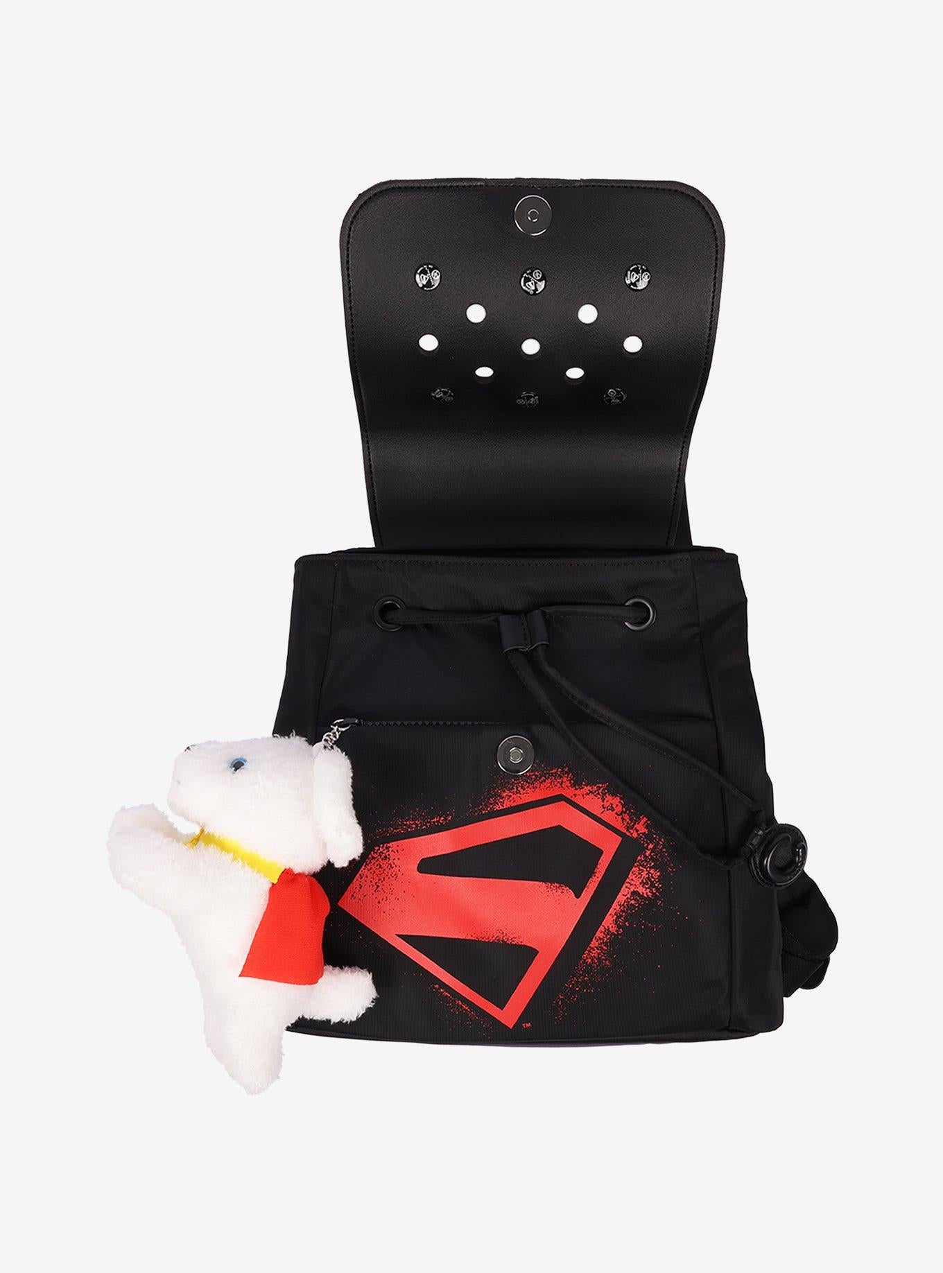 Mochila mini Supergirl x Crocs con dije de Krypto