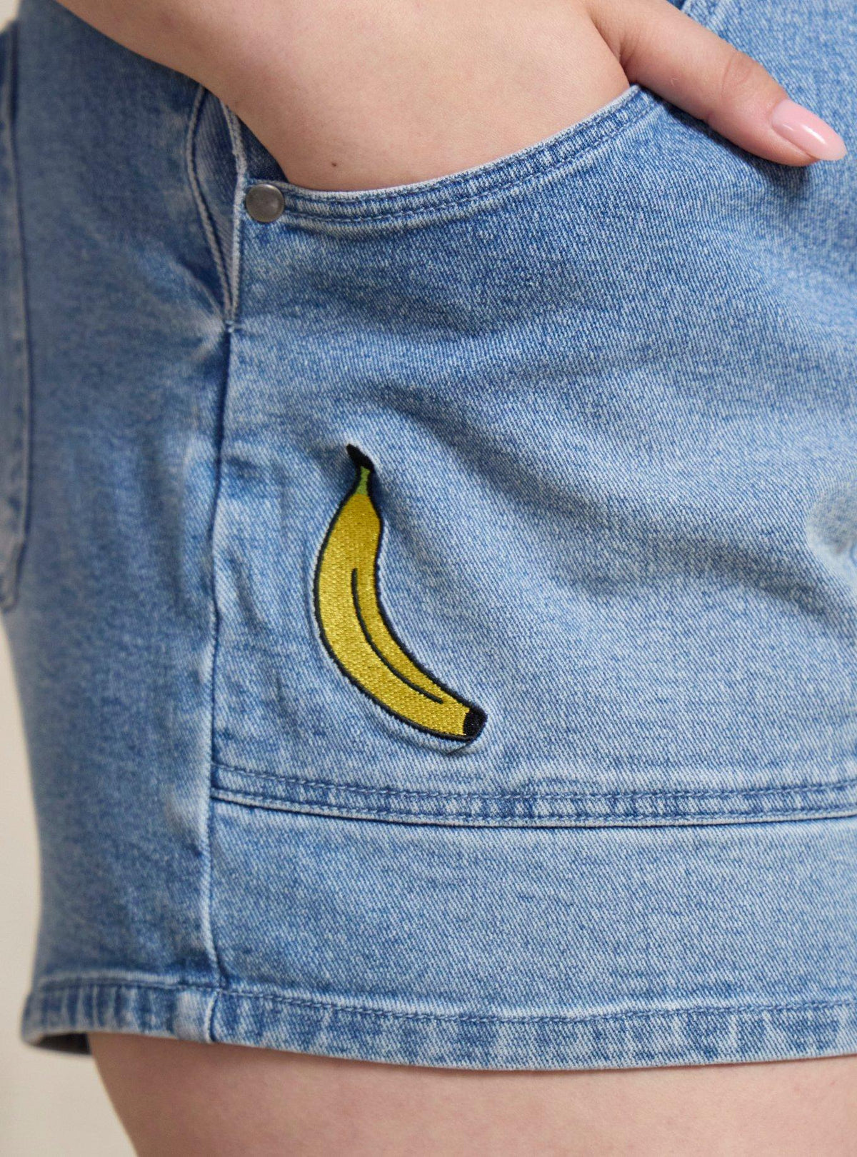 Jardinera corta Minions y bananas, tallas plus mujer