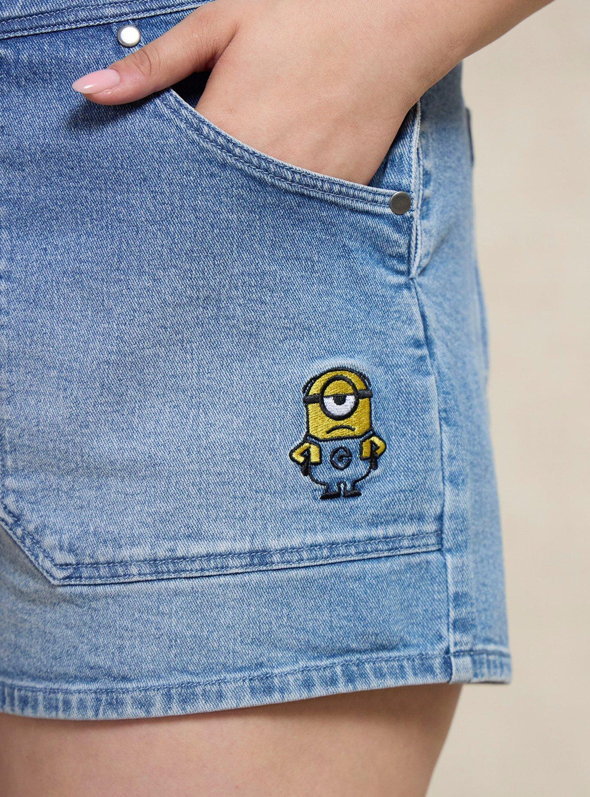 Jardinera corta Minions y bananas, tallas plus mujer