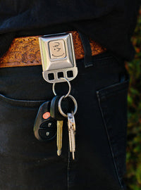 Llavero Charlie Brown con broche tipo cinturón de seguridad