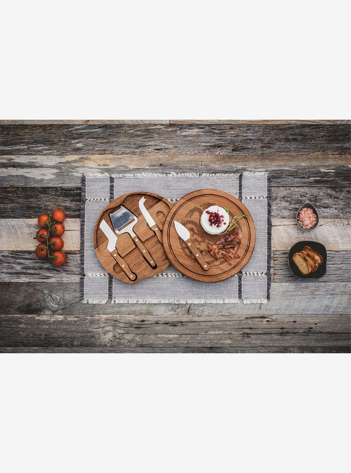 Tabla para quesos House of the Dragon con utensilios