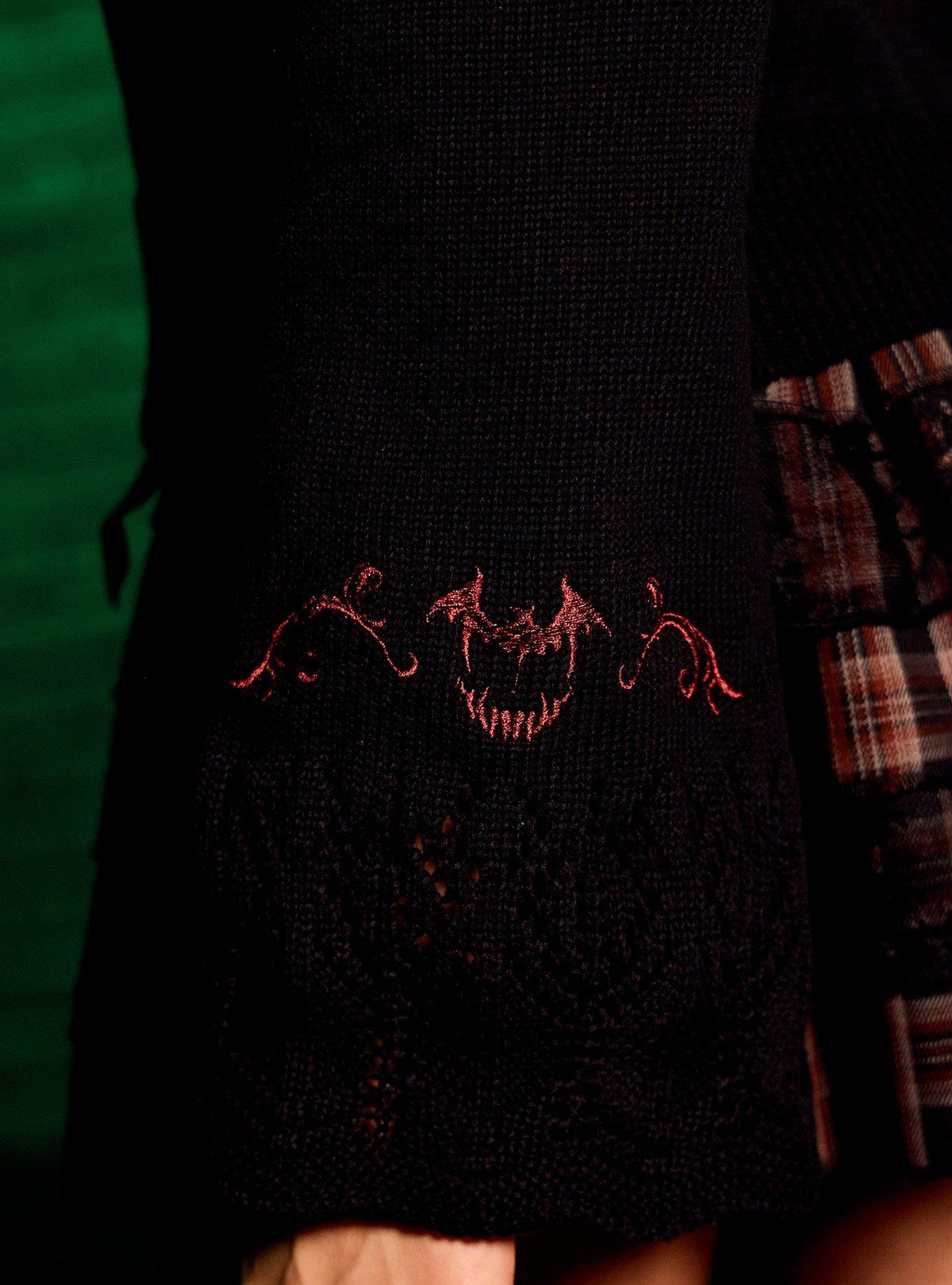 Cardigan de Dracula con mangas acampanadas