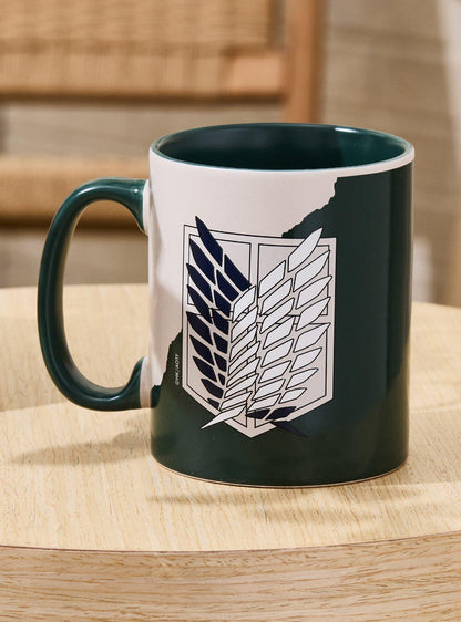 Tazón con logo de Attack on Titan