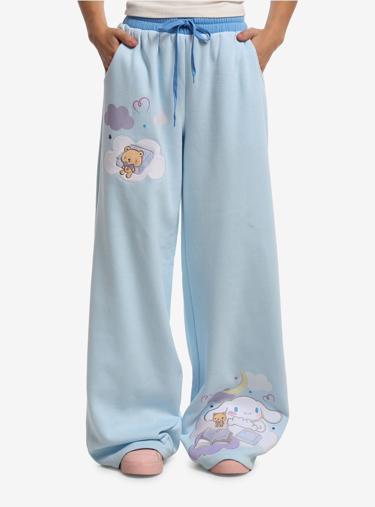Pantalón baggy de Cinnamoroll con osito y nubes