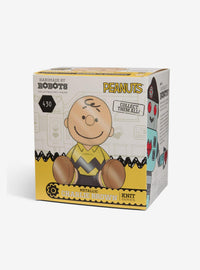 Figura Charlie Brown de vinilo con acabado metálico