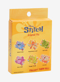 Pin sorpresa de Lilo & Stitch entre flores