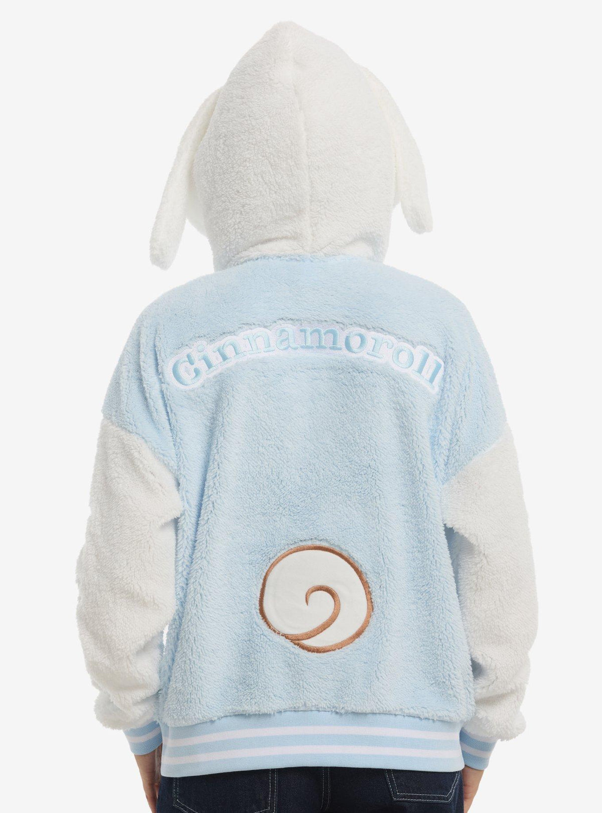Chaqueta varsity peludita con capucha de Cinnamoroll