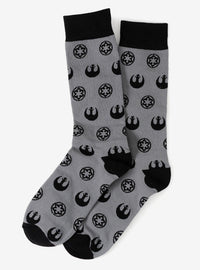Set de regalo de calcetines y pin de Darth Vader