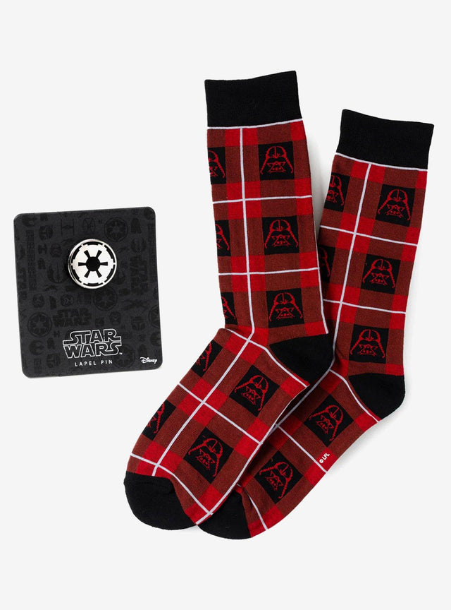 Set Star Wars: calcetines a cuadros y pin de Darth Vader