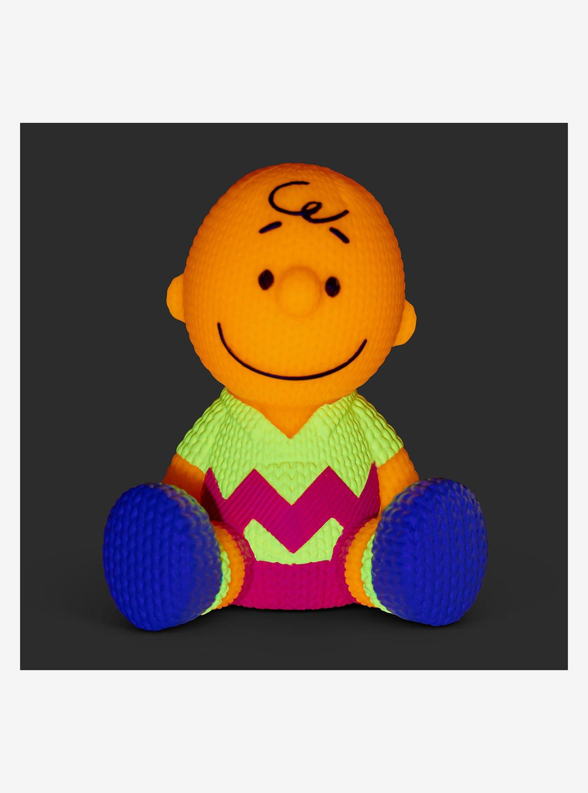Charlie Brown #422: figura de vinilo reactiva a luz negra