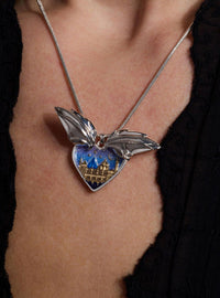 Collar relicario Velaris de A Court of Thorns and Roses