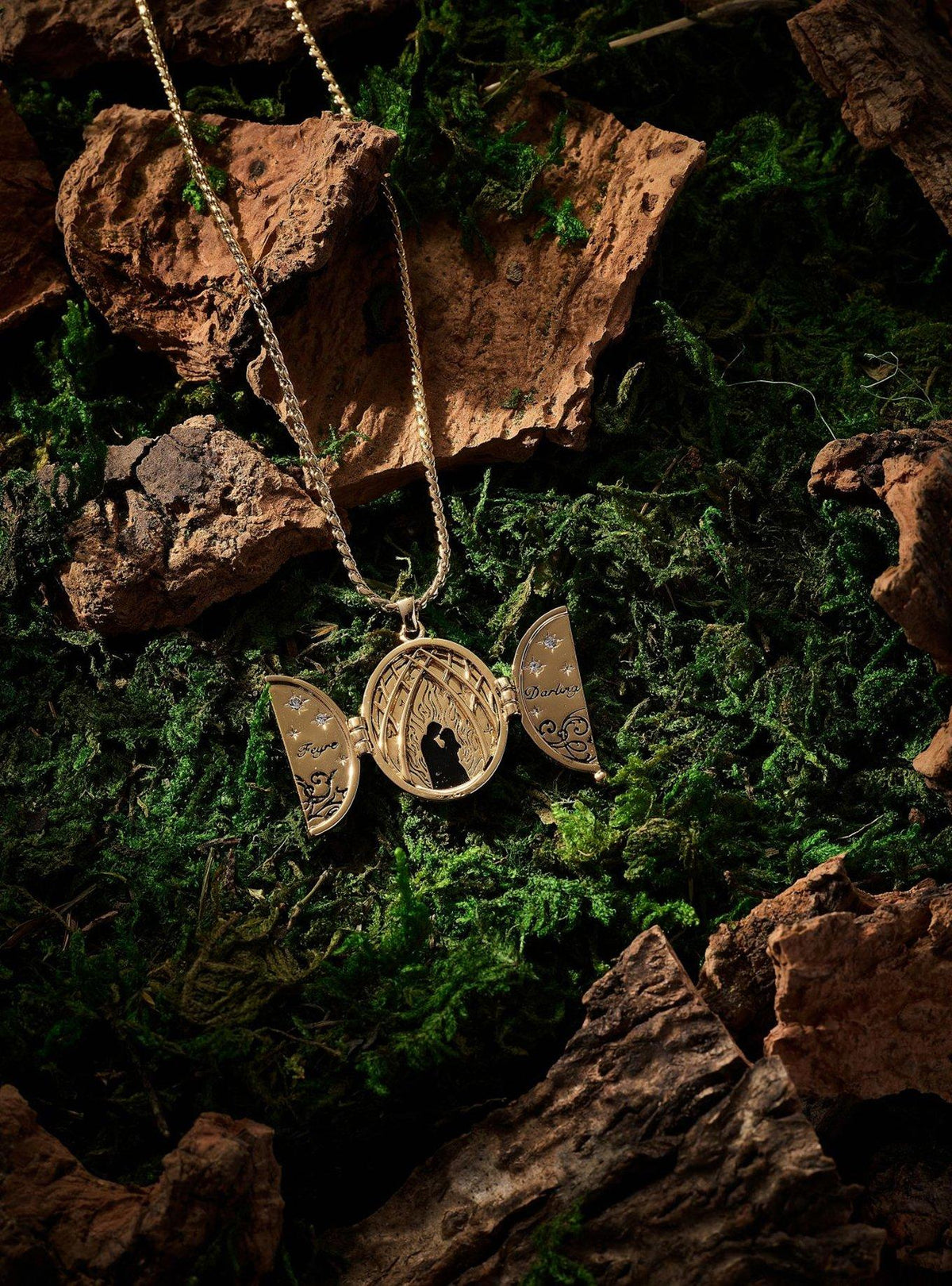 Collar relicario A Court of Thorns and Roses