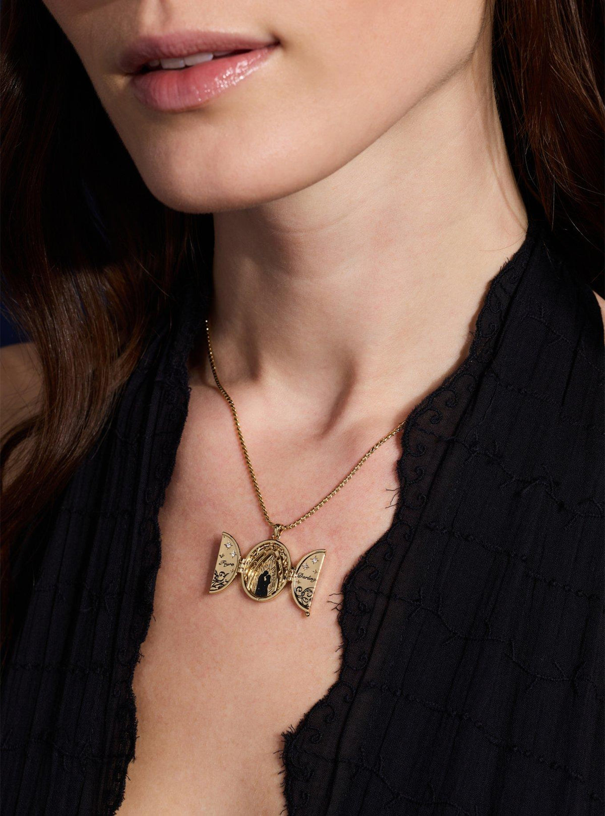 Collar relicario A Court of Thorns and Roses