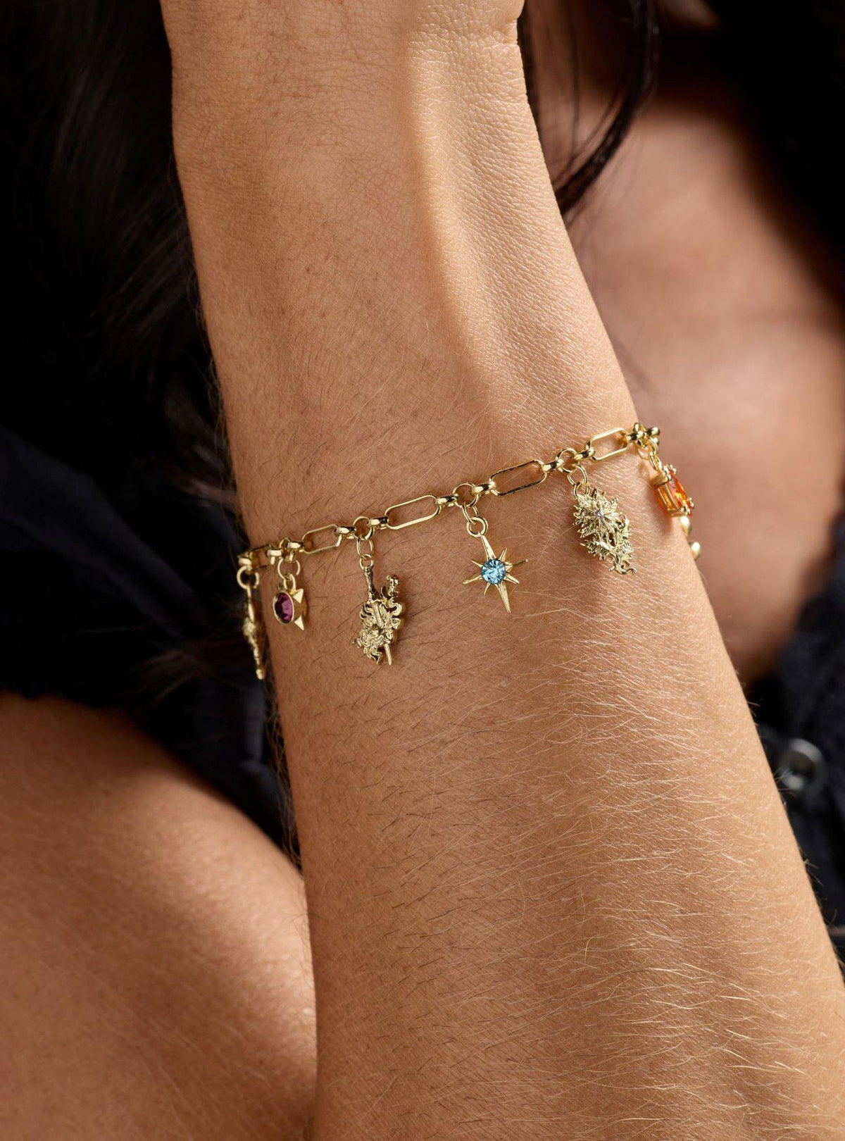Pulsera con dijes A Court of Thorns and Roses