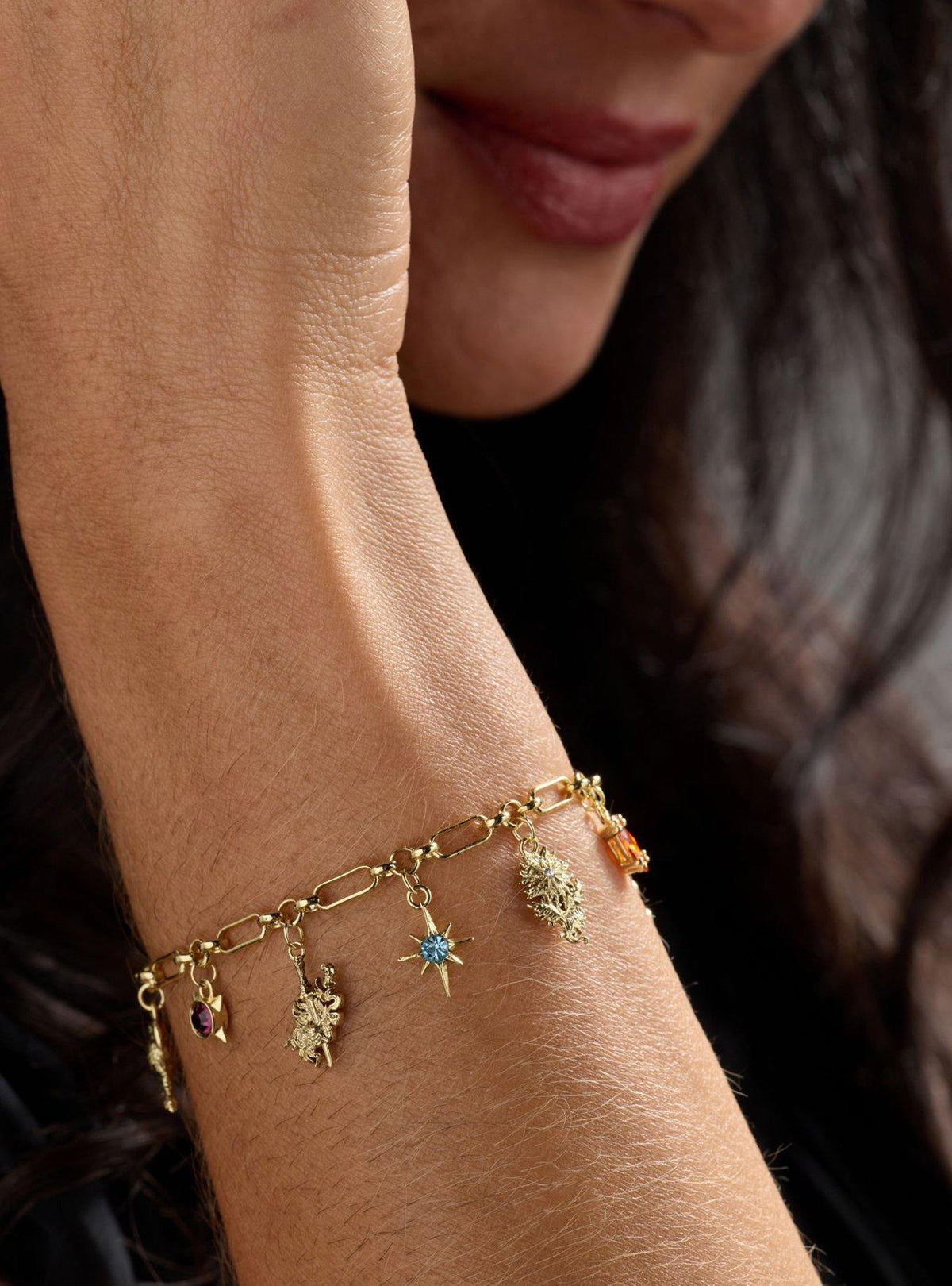 Pulsera con dijes A Court of Thorns and Roses