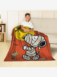 Manta Peanuts Mummy Walk de tacto sedoso
