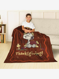 Manta Peanuts Thanksgiving de tacto sedoso