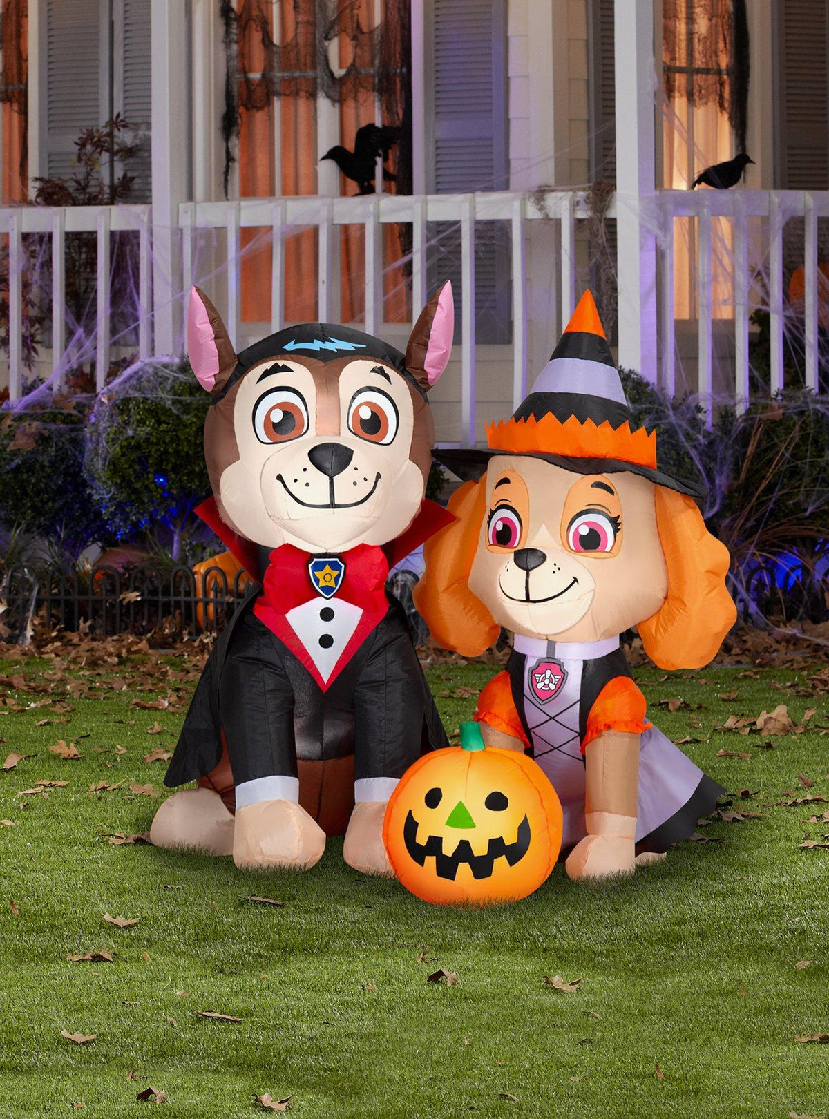 Escena inflable de Paw Patrol: Chase vampiro y Skye bruja