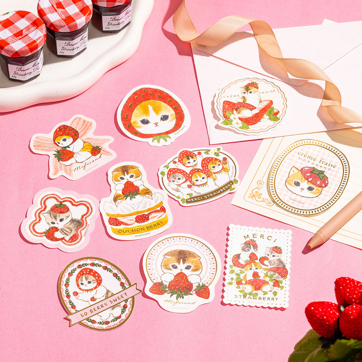 Sticker Mofusand de gato con gorro de frutilla