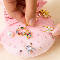 Diadema con orejas y dijes de Minnie Mouse