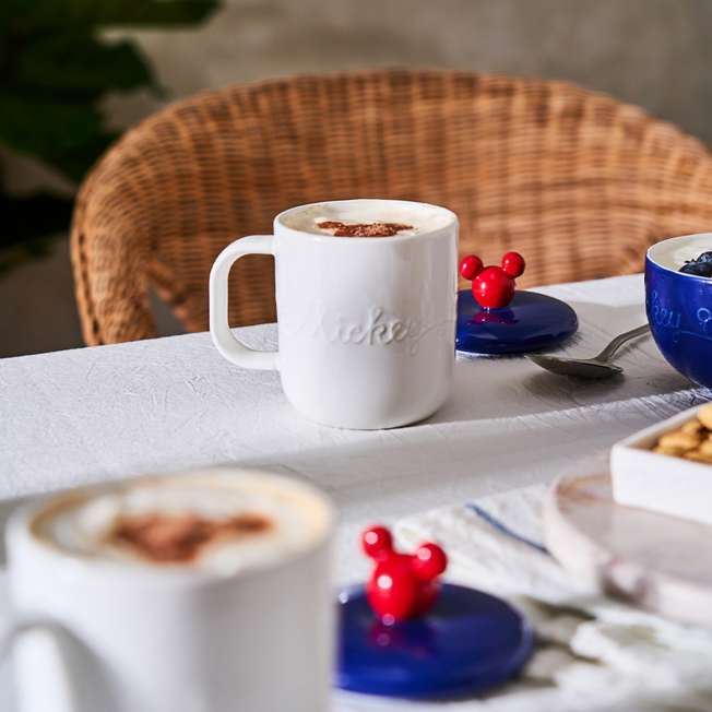Taza con tapa de Mickey Mouse