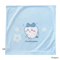 Funda de cojín Chiikawa Hachiware con flores