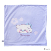Funda de cojín Chiikawa: Momonga con flores