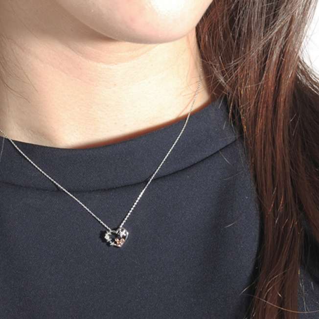Collar colgante Mickey Mouse de oro blanco K10