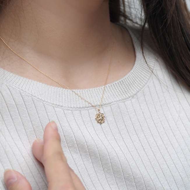 Collar de Jasmine en oro amarillo 10K con diamante