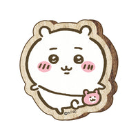 Pin de madera de Chiikawa