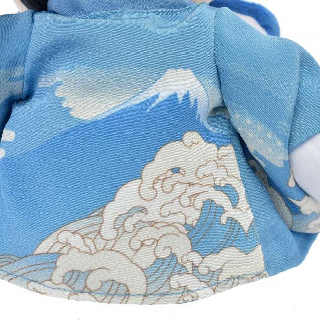Peluche de Mickey Mouse con atuendo tradicional japonés