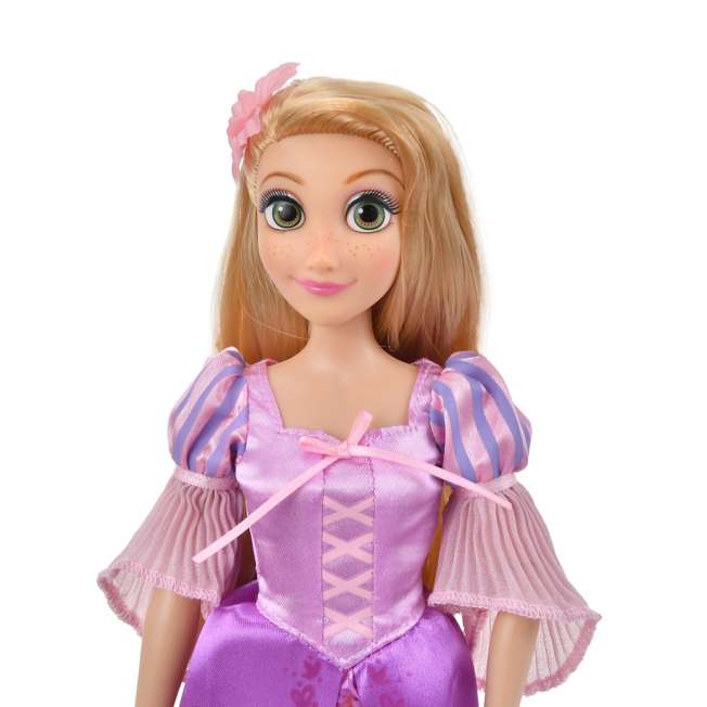 Muñeca clásica de Rapunzel con figura de Pascal