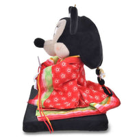Peluche de Minnie con atuendo tradicional japonés