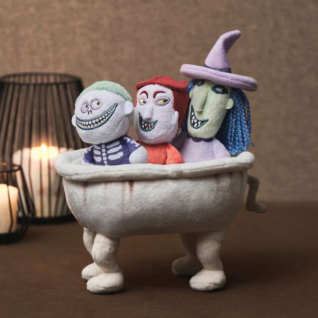 Set de peluches Rock, Shock y Barrel con bañera