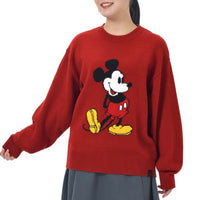 Chaleco rojo de Mickey Mouse en pose de pie