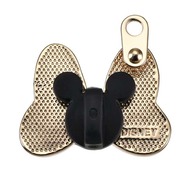 Pin de Minnie con lazo, también se puede usar como colgante
