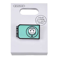 Pin con dije de Baymax: chip de salud