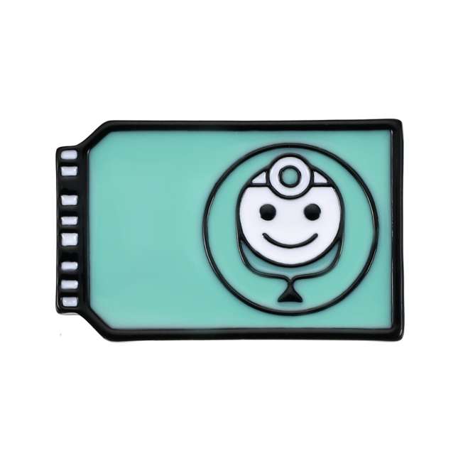 Pin con dije de Baymax: chip de salud