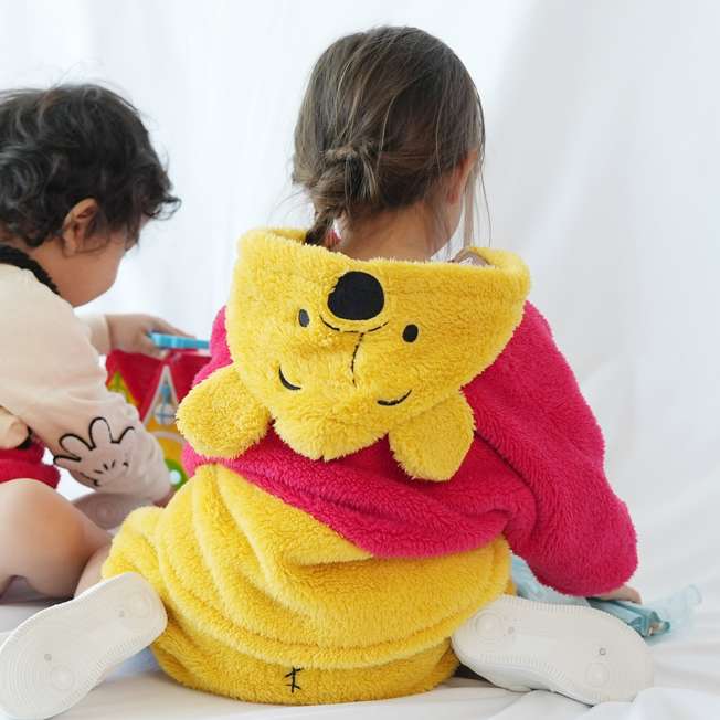Polerón poncho infantil Winnie the Pooh 90–100
