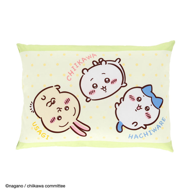 Almohada juvenil de Chiikawa con diseño de puntos