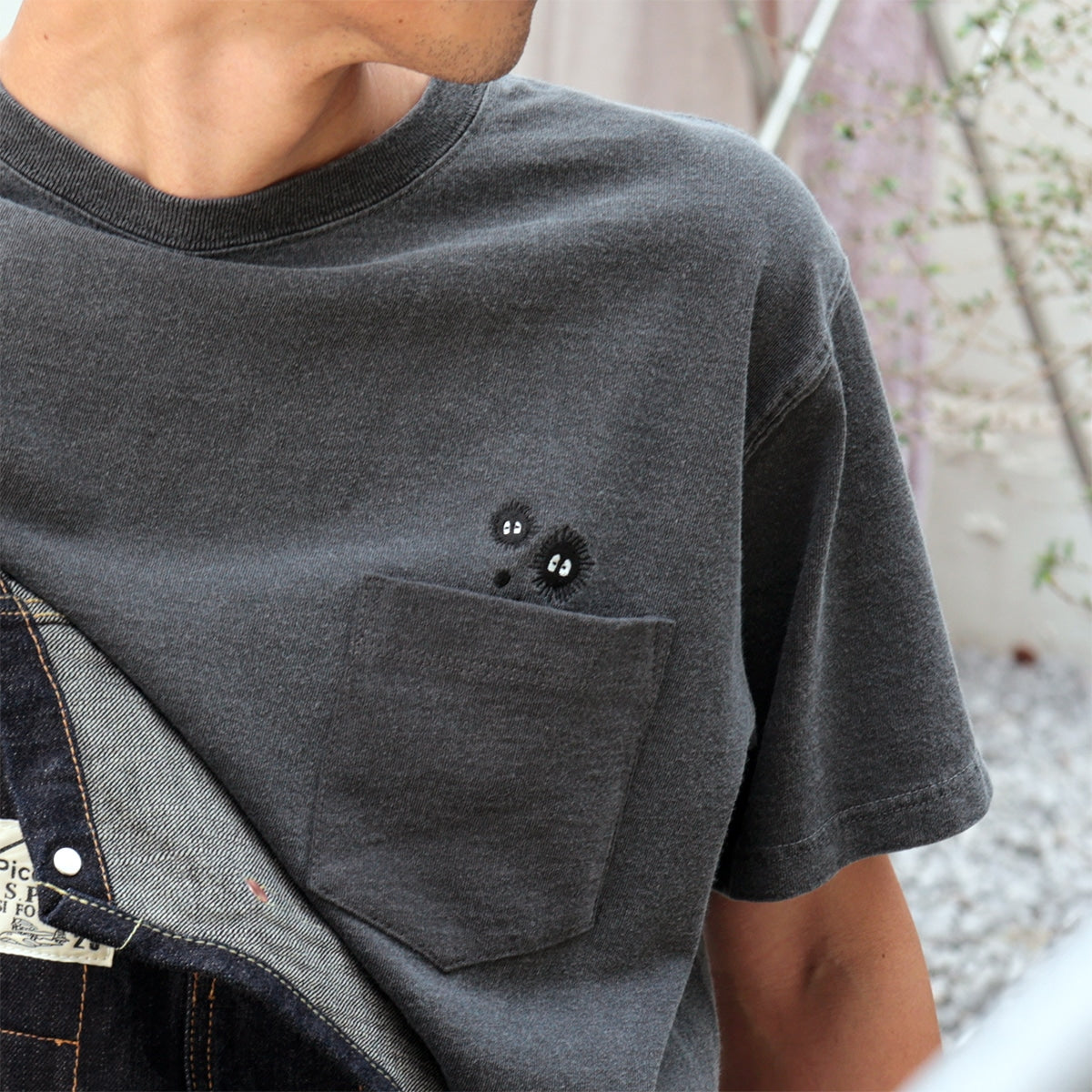 Polera Good On de Mi vecino Totoro con duendes del polvo