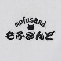 Polera blanca Mofusand con diseño de sushi