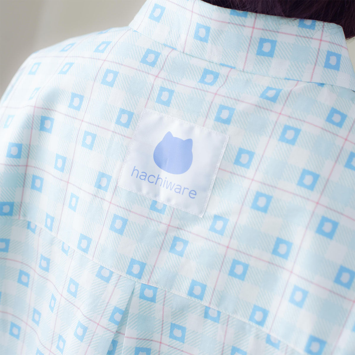 Camisa a cuadros azul de Hachiware - Chiikawa