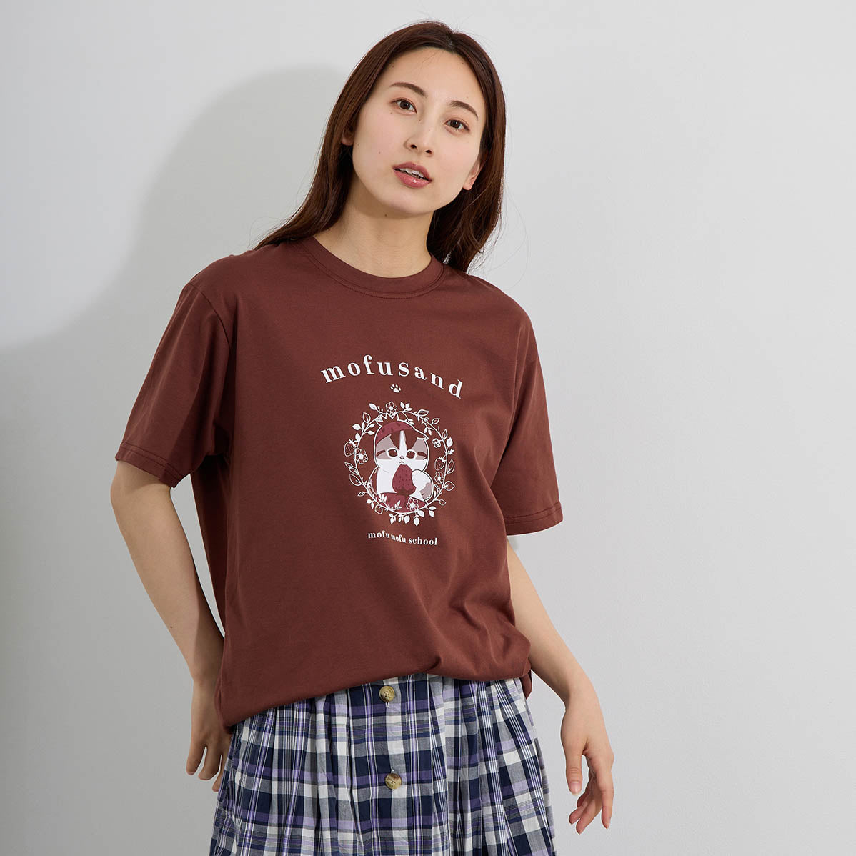 Polera Mofusand universitaria del gato frutilla