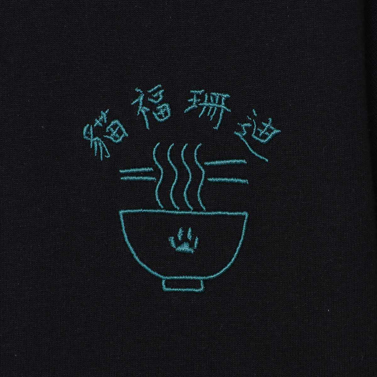 Polera negra mofusand estilo chino con ramen