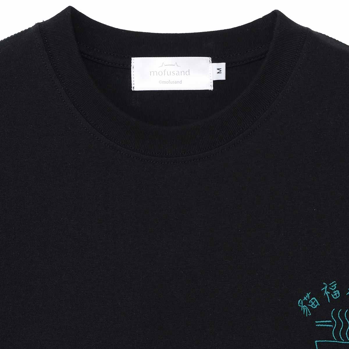 Polera negra mofusand estilo chino con ramen